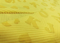 210GSM柔らかい100%のポリエステルによって浮彫りにされるアルファベットはマイクロ ビロードの生地-黄色--に文字を入れます