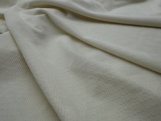 衣装 に 用い られる マイクロ エラスティック ベルベット 織物 の 快適 さ や 耐久 性 を 体験 し て ください