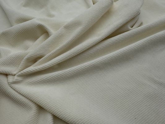 衣装 に 用い られる マイクロ エラスティック ベルベット 織物 の 快適 さ や 耐久 性 を 体験 し て ください